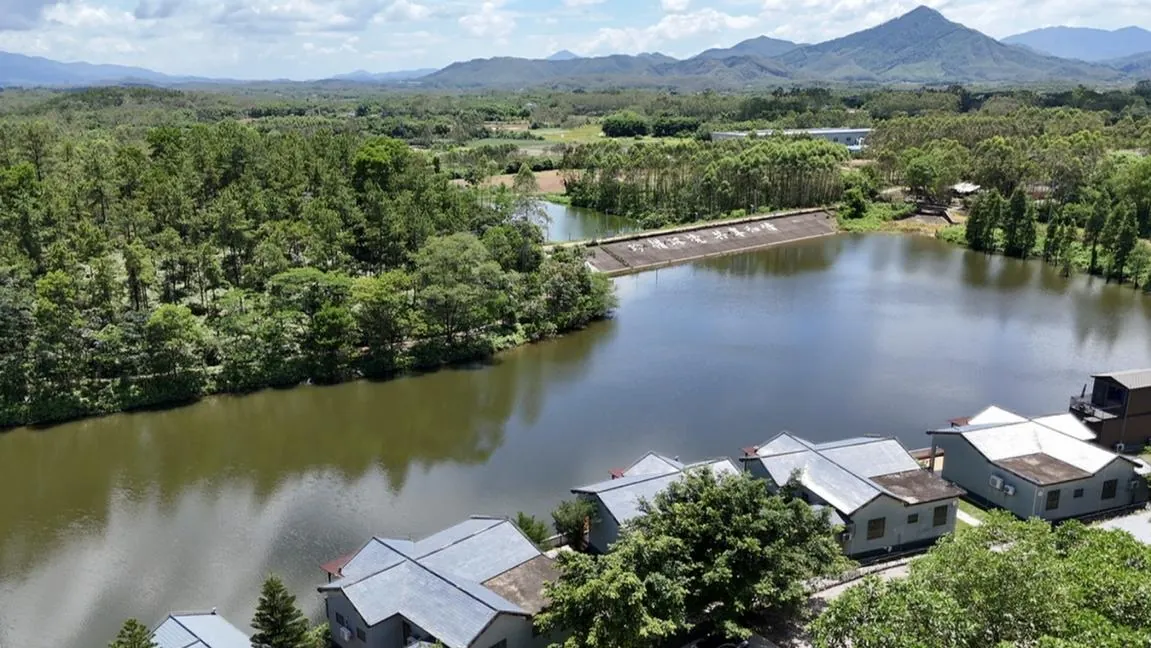 君腾马术生态度假园山水湖景